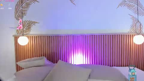 valleriie_ online show from July 15, 4:00 pm