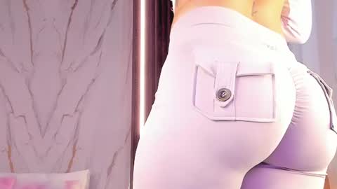 Vallolet Peach  online show from July 16, 12:10 pm