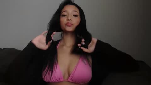 Val Torres online show from October 25, 3:30 pm