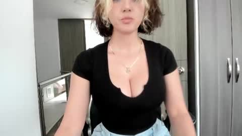 vanessa online show from August 5, 7:09 pm