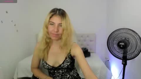 vanessa_21__ online show from September 28, 7:52 pm