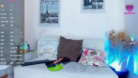 Snapshot of vanessa_gonzaless chatting on December 12, 12:22 pm Vanessa online show from December 12, 12:22 pm