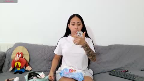 vanessaadol online show from July 26, 9:39 am
