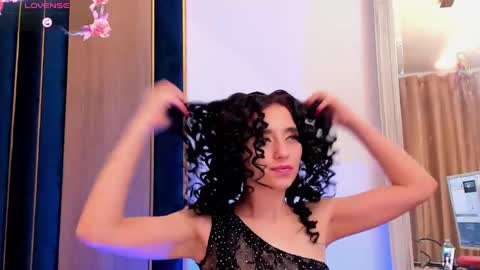 Snapshot of vanessaangelx chatting on December 17, 6:45 am Vanessa Diamond online show from December 17, 6:45 am