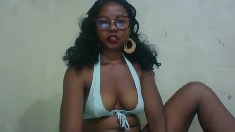 vanessah64 online show from May 2, 11:35 am