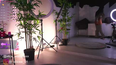 Vanessa Simon online show from February 8, 6:12 am