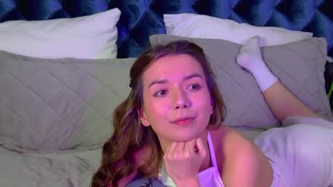 VanessaVienne online show from May 1, 4:10 pm