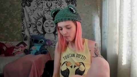 Snapshot of vanilla_arya chatting on February 19, 9:06 am Adelina online show from February 19, 9:06 am