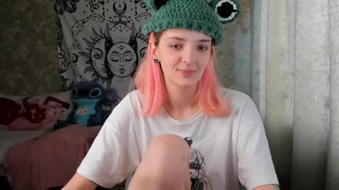 Snapshot of vanilla_arya chatting on February 8, 10:29 am Adelina online show from February 8, 10:29 am