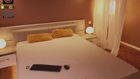 Laura online show from December 13, 7:53 pm