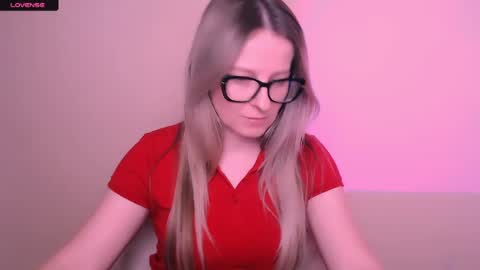 Mia online show from April 29, 5:04 pm
