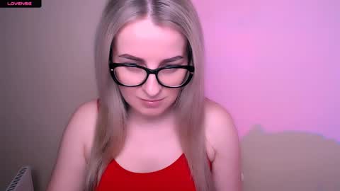 Mia online show from May 4, 4:33 pm