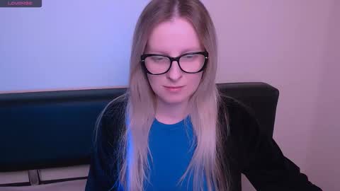 Mia online show from November 5, 7:57 am