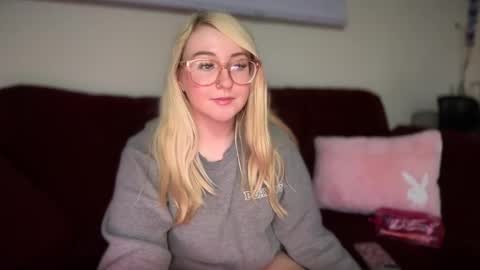 vanillapuddingpie online show from February 20, 2:51 am