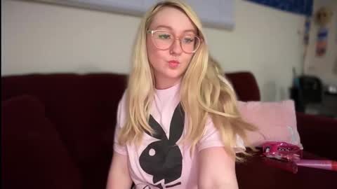 vanillapuddingpie online show from March 2, 3:56 am