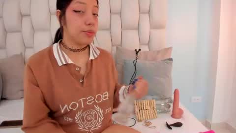 Vayra Moon  online show from July 24, 4:38 pm