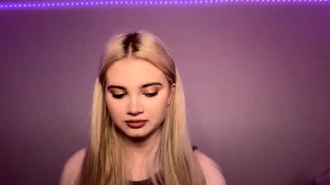 Monika online show from December 3, 3:25 pm