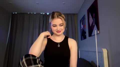 Monika online show from March 19, 1:26 pm