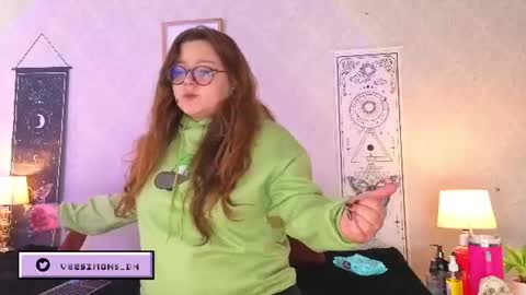 Vee Simons online show from June 24, 8:08 pm