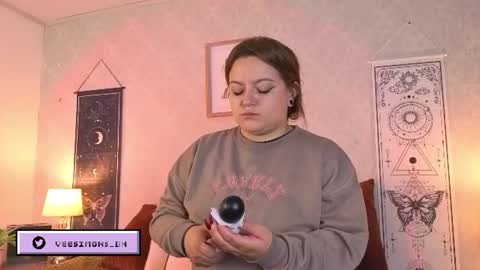 Vee Simons online show from June 15, 7:58 pm
