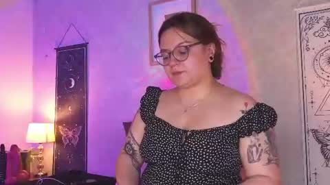 Vee Simons online show from July 18, 9:06 pm