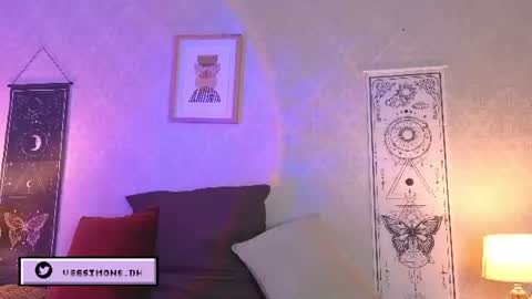 Vee Simons online show from July 7, 7:38 pm