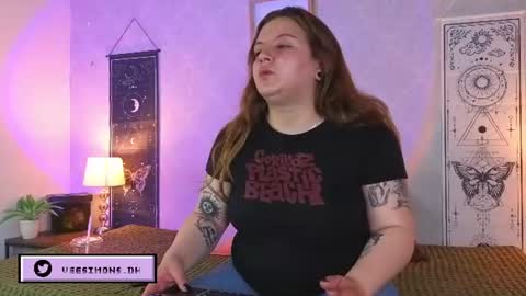 Vee Simons online show from June 25, 7:59 pm