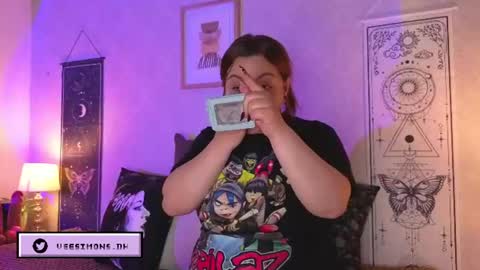 Vee Simons online show from July 25, 9:55 pm