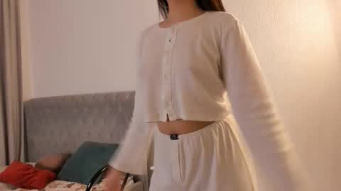 Vella online show from March 15, 6:43 pm