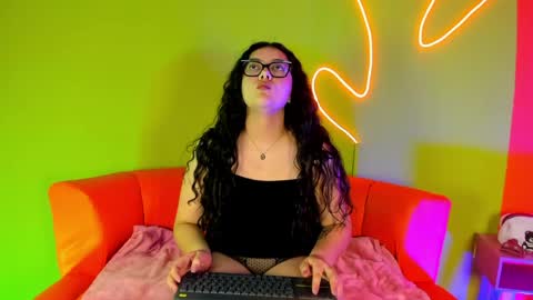 velvet__aura online show from May 8, 12:03 am
