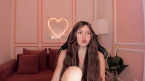 velvet_cherry online show from September 19, 4:28 pm