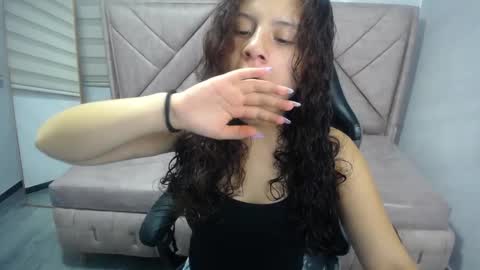 velvet_moon_v online show from October 1, 1:27 pm