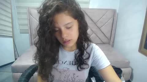 velvet_moon_v online show from September 30, 1:17 pm