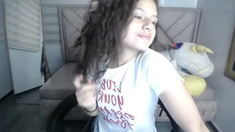 velvet_moon_v online show from September 17, 1:09 pm