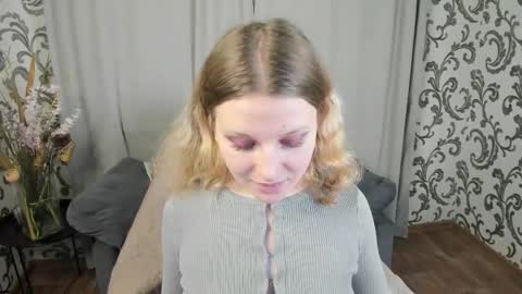 velvet_peach_ online show from November 22, 11:46 am