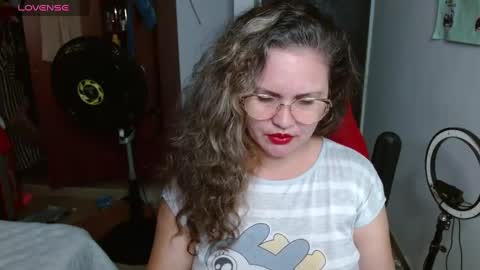 Snapshot of venecasexy44 chatting on October 27, 10:11 am venecasexy44 online show from October 27, 10:11 am
