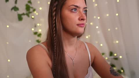 Snapshot of venera_style chatting on December 13, 7:26 am VENERA online show from December 13, 7:26 am