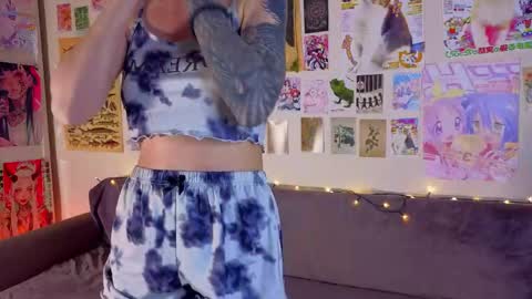 Erica online show from June 9, 8:19 pm