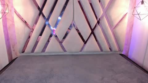 Domelipa  online show from February 7, 11:45 am