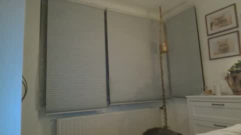 veralouisaschouten online show from October 30, 11:50 pm