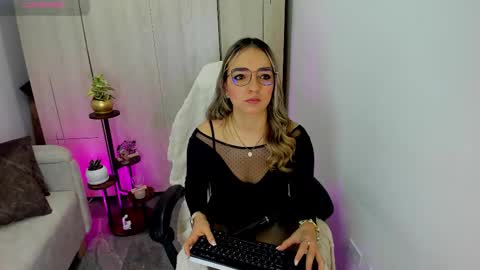 Catalina online show from November 26, 1:12 pm