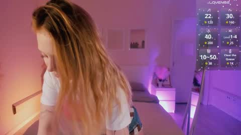 Snapshot of veronica_blush chatting on March 6, 7:14 am VERONICA FOLLOW ME online show from March 6, 7:14 am