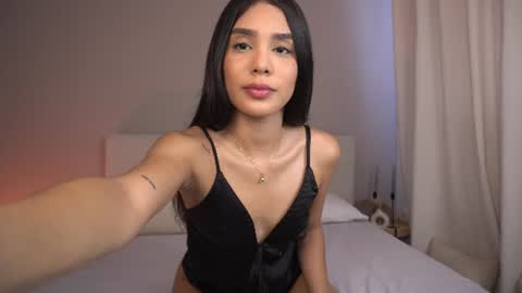  V A L  help me reach 100likes online show from August 4, 4:13 pm