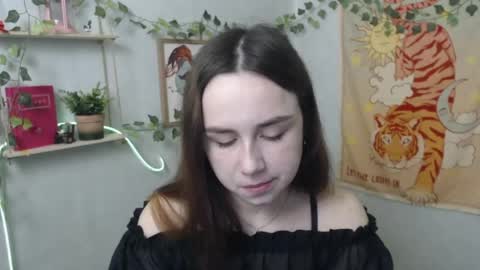 veryveryvery_shy online show from April 29, 5:43 am
