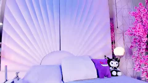 Vesper Velvet  online show from May 3, 5:33 am