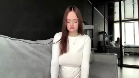 Esta online show from June 21, 2:43 pm