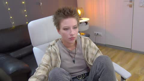 Snapshot of via_mayer chatting on January 23, 6:06 am Via online show from January 23, 6:06 am