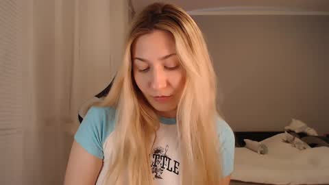 Snapshot of vibezgirl chatting on December 24, 8:05 pm Amelia online show from December 24, 8:05 pm
