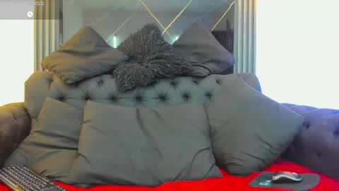 Vicky online show from June 19, 8:12 pm