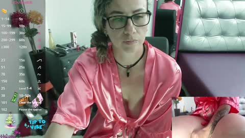 Snapshot of vickysexyx chatting on January 1, 7:43 pm Valentina online show from January 1, 7:43 pm